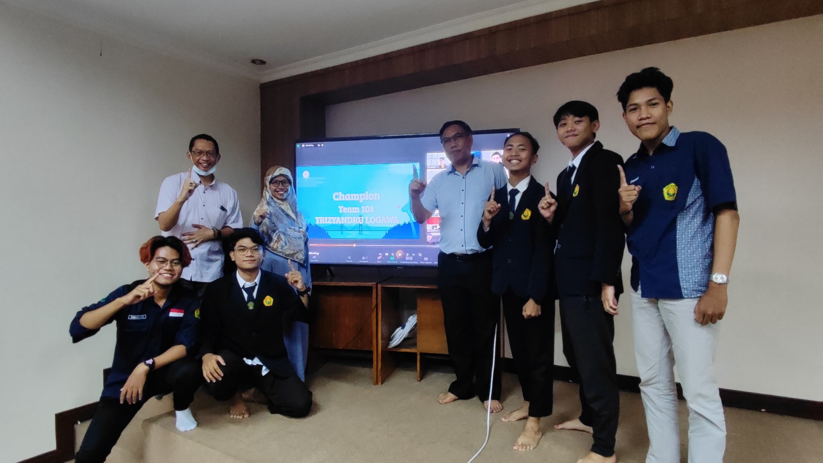 KEREN, 3 MAHASISWA TEKNIK SIPIL UNEJ BERHASIL MERAIH JUARA PERTAMA KOMPETISI JEMBATAN DI SINGAPURA 