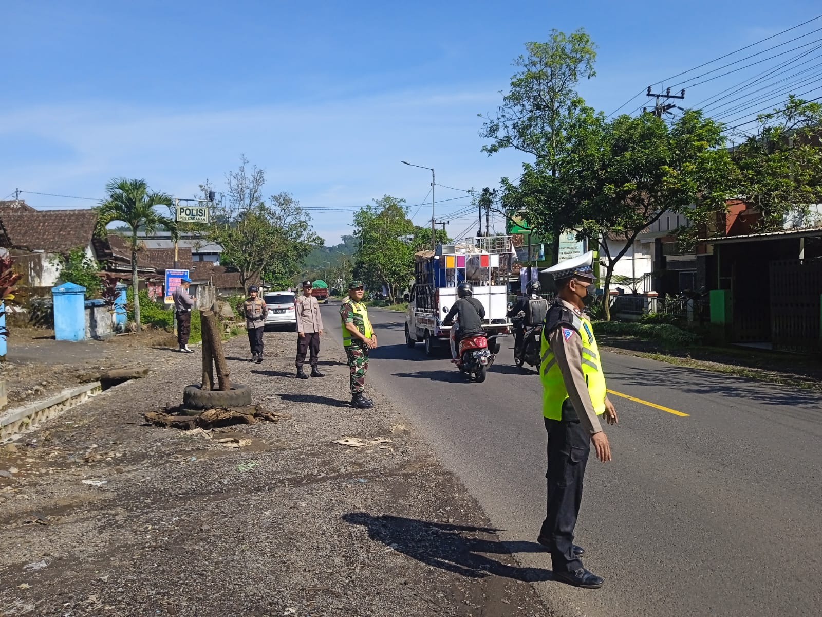 kendaraan-besar-sudah-dilarang-melintas-di-jalur-mudik-gumitir