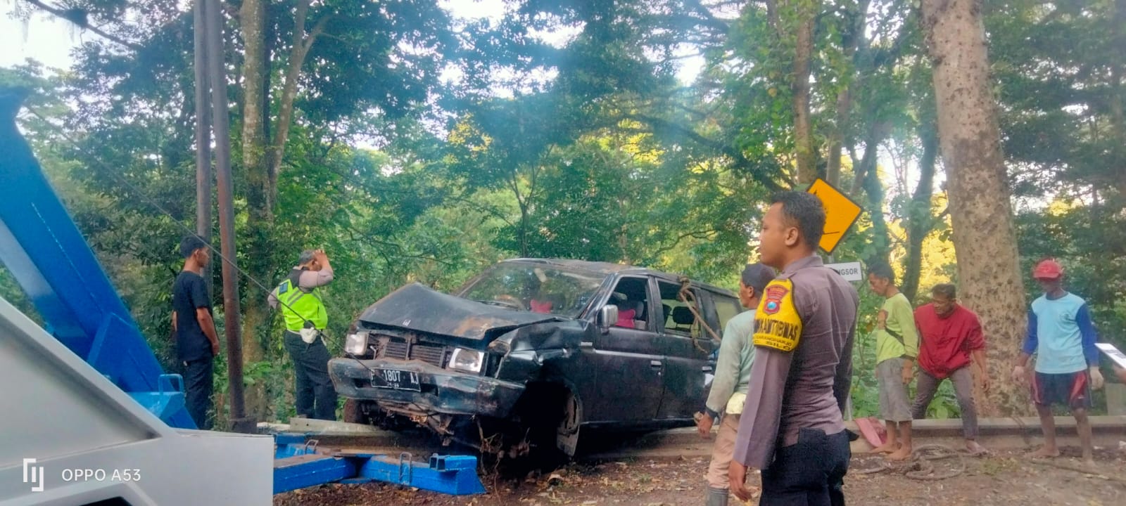 IMBAS KECELAKAAN MINIBUS DI GUMITIR, POLISI BERLAKUKAN SISTEM BUKA TUTUP JALAN