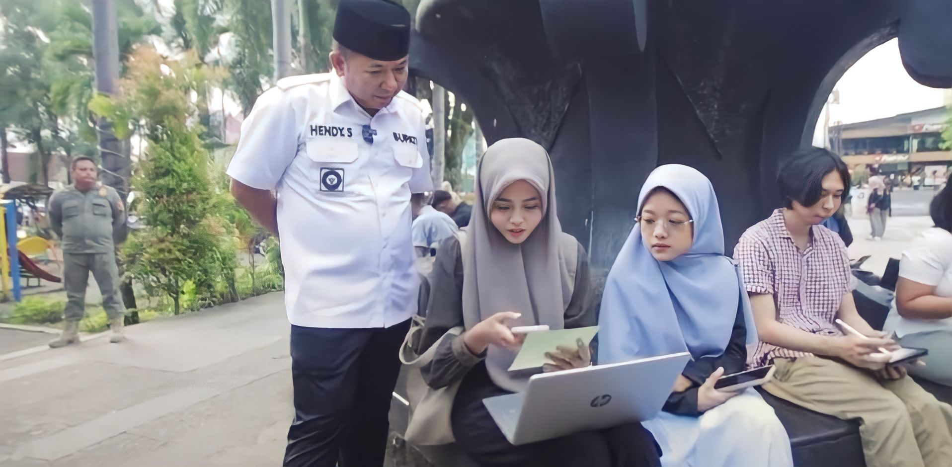 WIFI GRATIS DI ALUN-ALUN JEMBER, SEMUA KALANGAN BISA AKSES