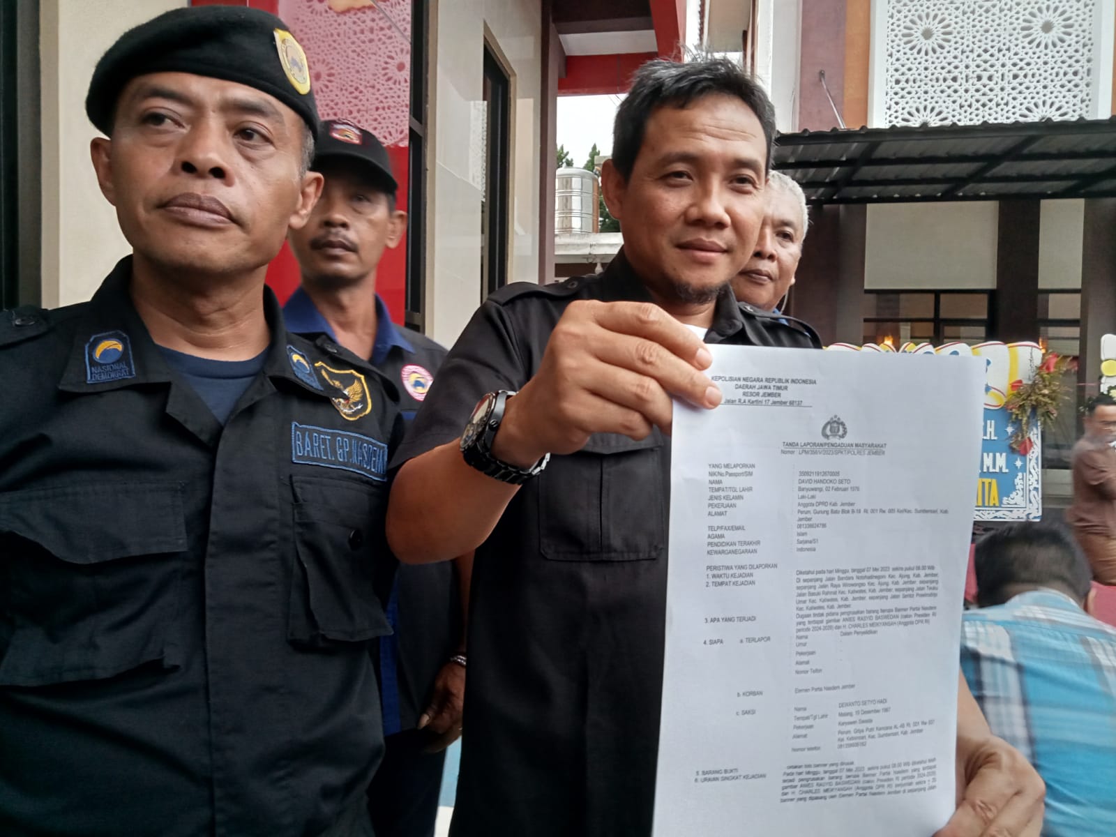 AKSI PERUSAKAN BALIHO CAPRES DI JEMBER DILAPORKAN KE POLISI