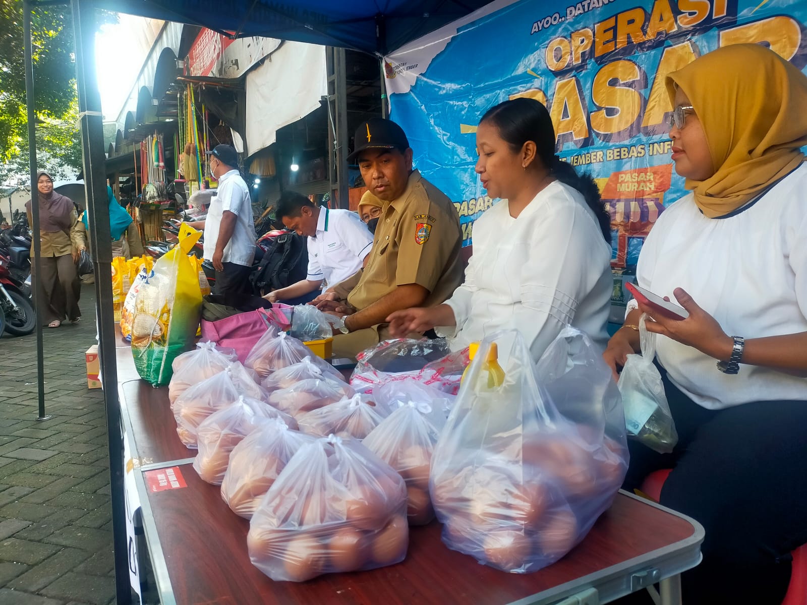 PENGUSAHA TELUR GULUNG TIKAR, INI PENYEBABNYA