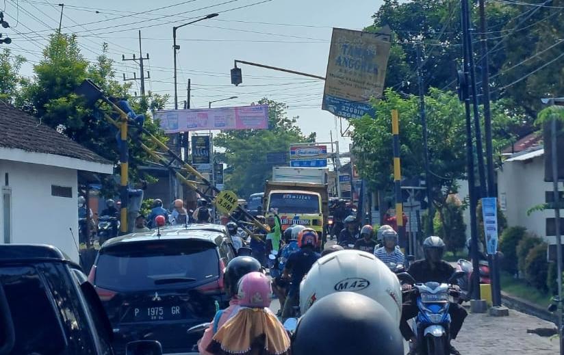 drama-bongkar-pasang-portal-jalan-m-yamin-belum-berakhir