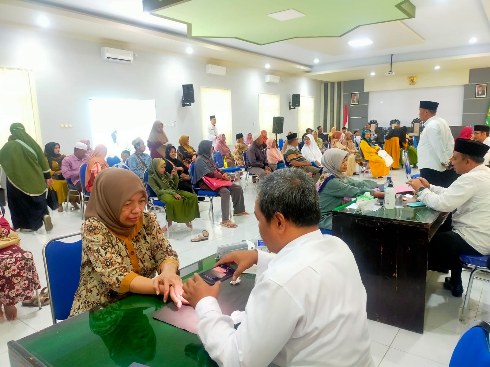 206 JCH CADANGAN MELAKUKAN PEREKAMAN BIOMETRIK DI KEMENAG JEMBER