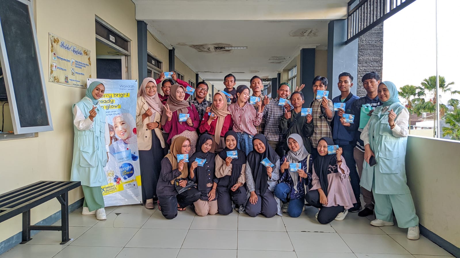 WARDAH JEMBER GELAR ROAD SHOW TO CAMPUS DI JEMBER