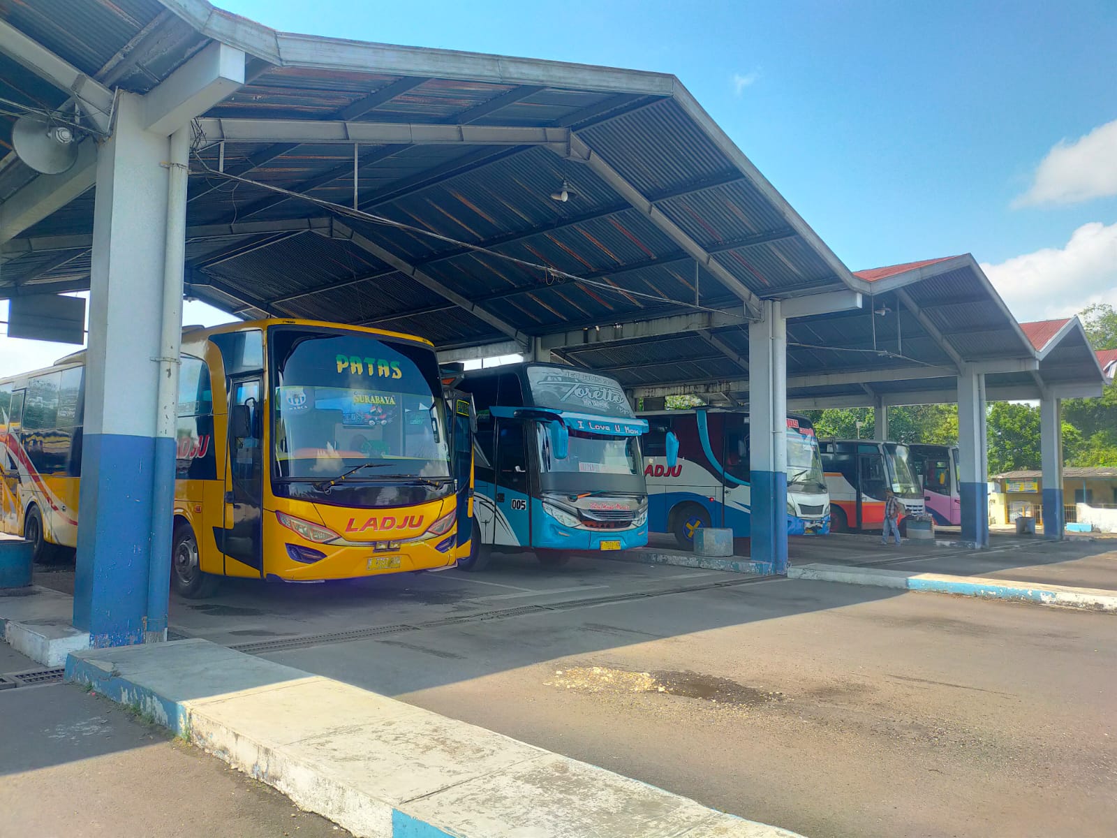 PUNCAK HARI RAYA IDUL ADHA, PENUMPANG BUS DI TERMINAL TAWANGALUN SEPI