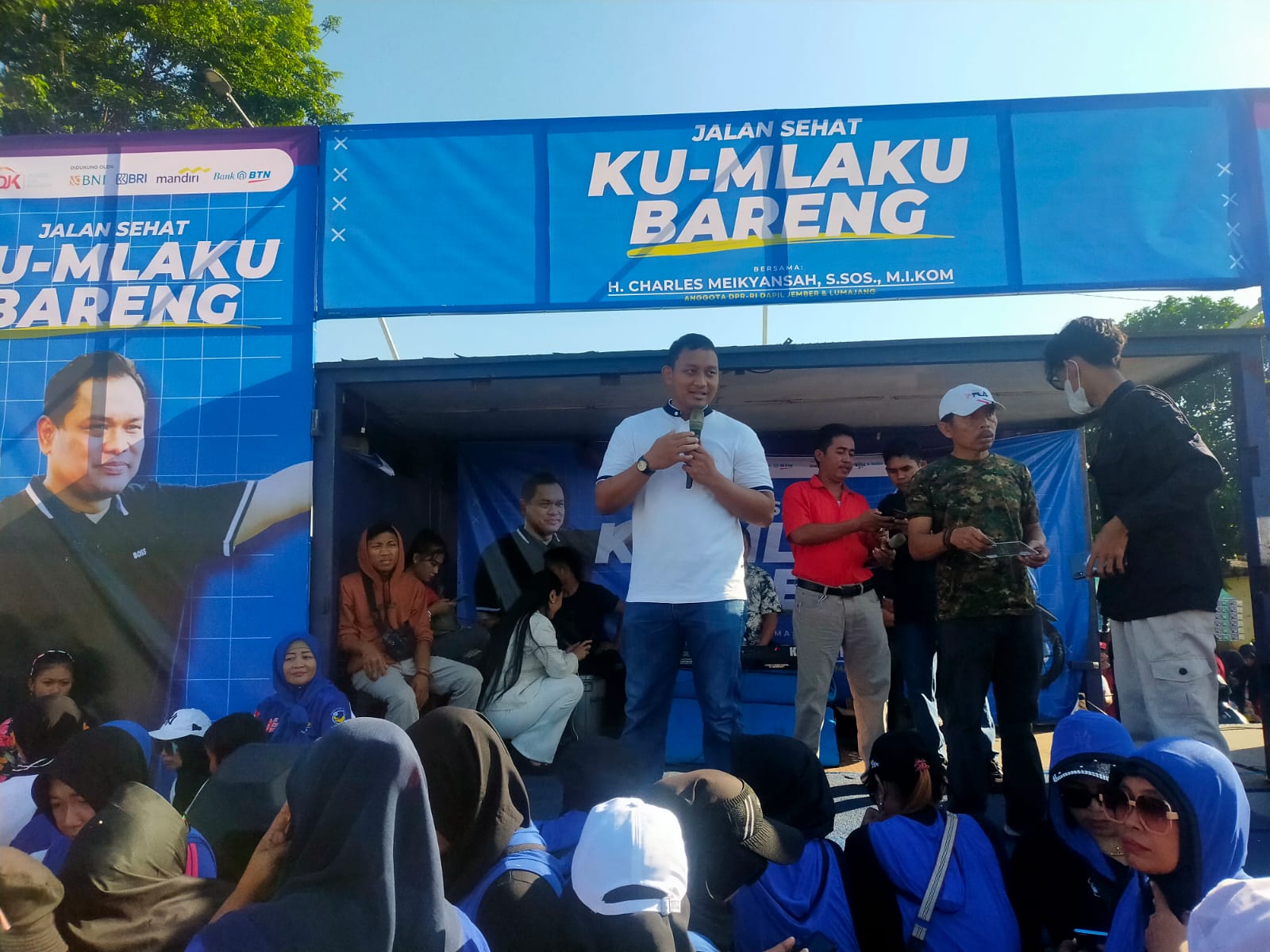 OJK SOSIALISASIKAN WASPADA PINJOL ILEGAL SAAT KU-MLAKU BARENG HCM