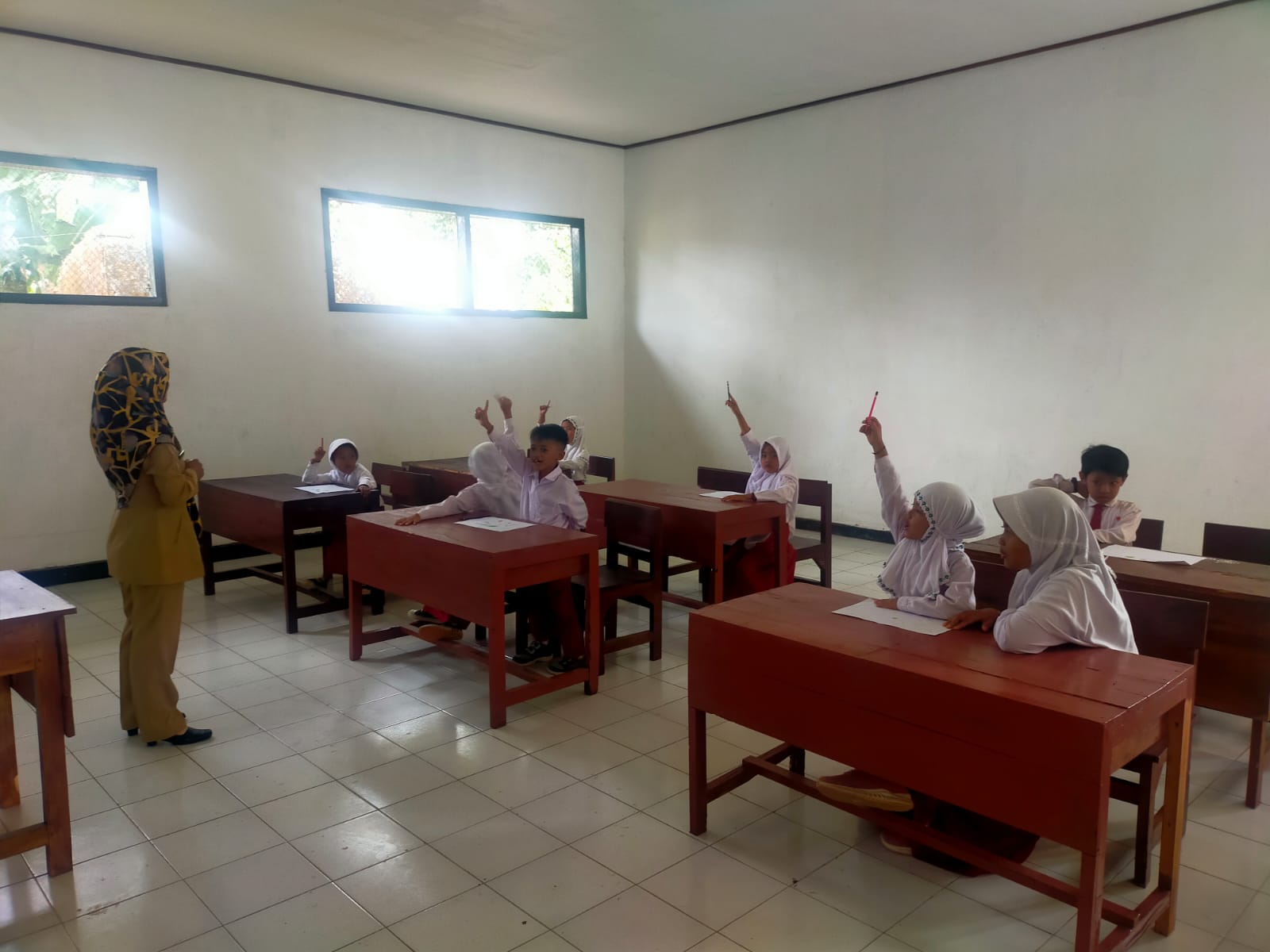 GEDUNG RUSAK BERTAHUN-TAHUN,  SEKOLAH DI JEMBER MENDAPAT SEDIKIT MURID BARU