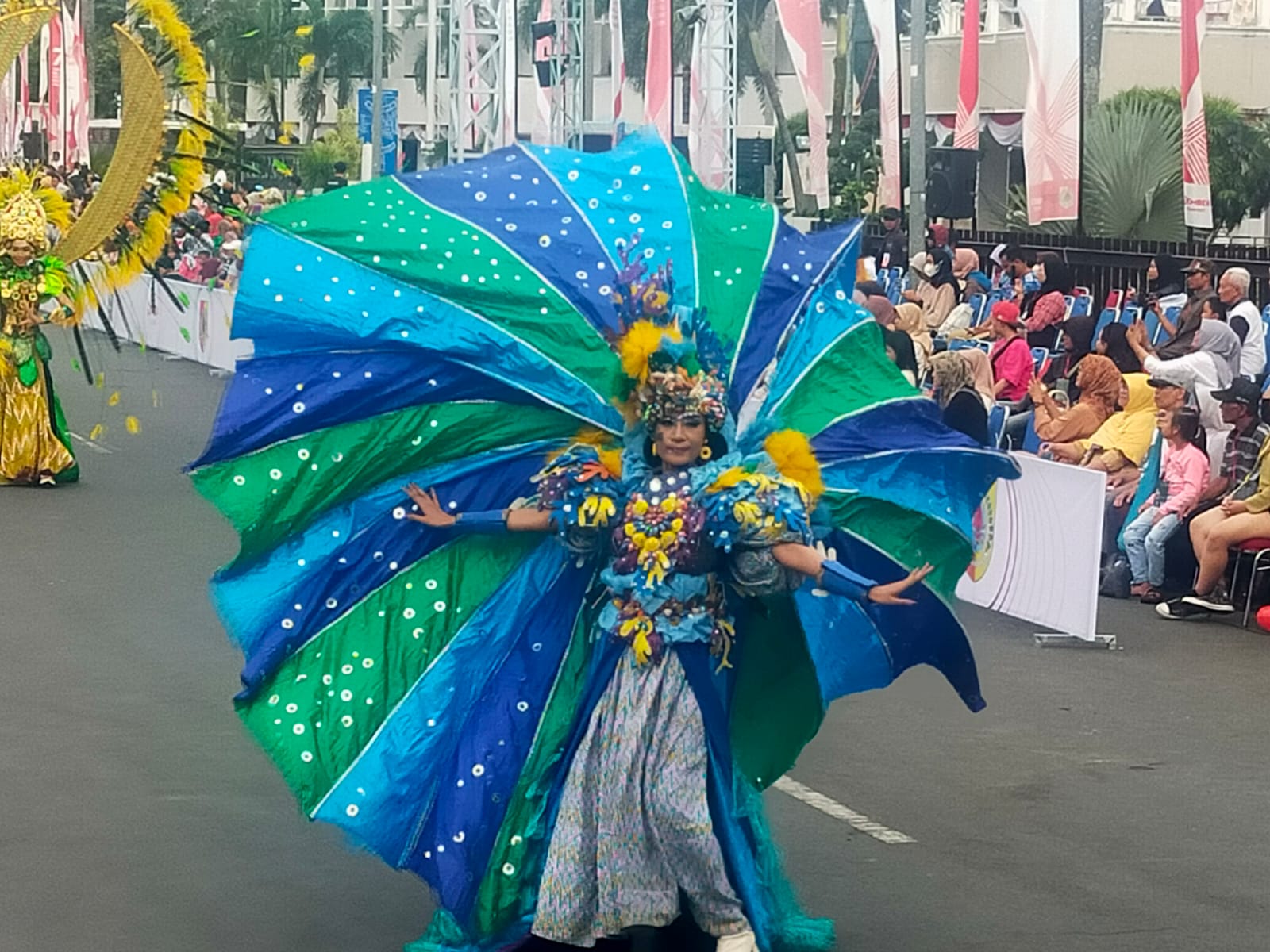 PARADE WACI DIMERIAHKAN 10 PERWAKILAN DAERAH DI INDONESIA