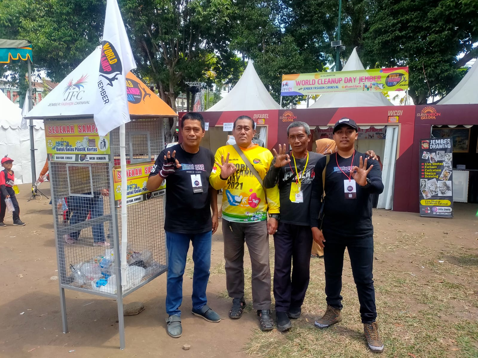 AJAK MASYARAKAT PEDULI SAMPAH WCDI JEMBER GELAR SEDEKAH SAMPAH