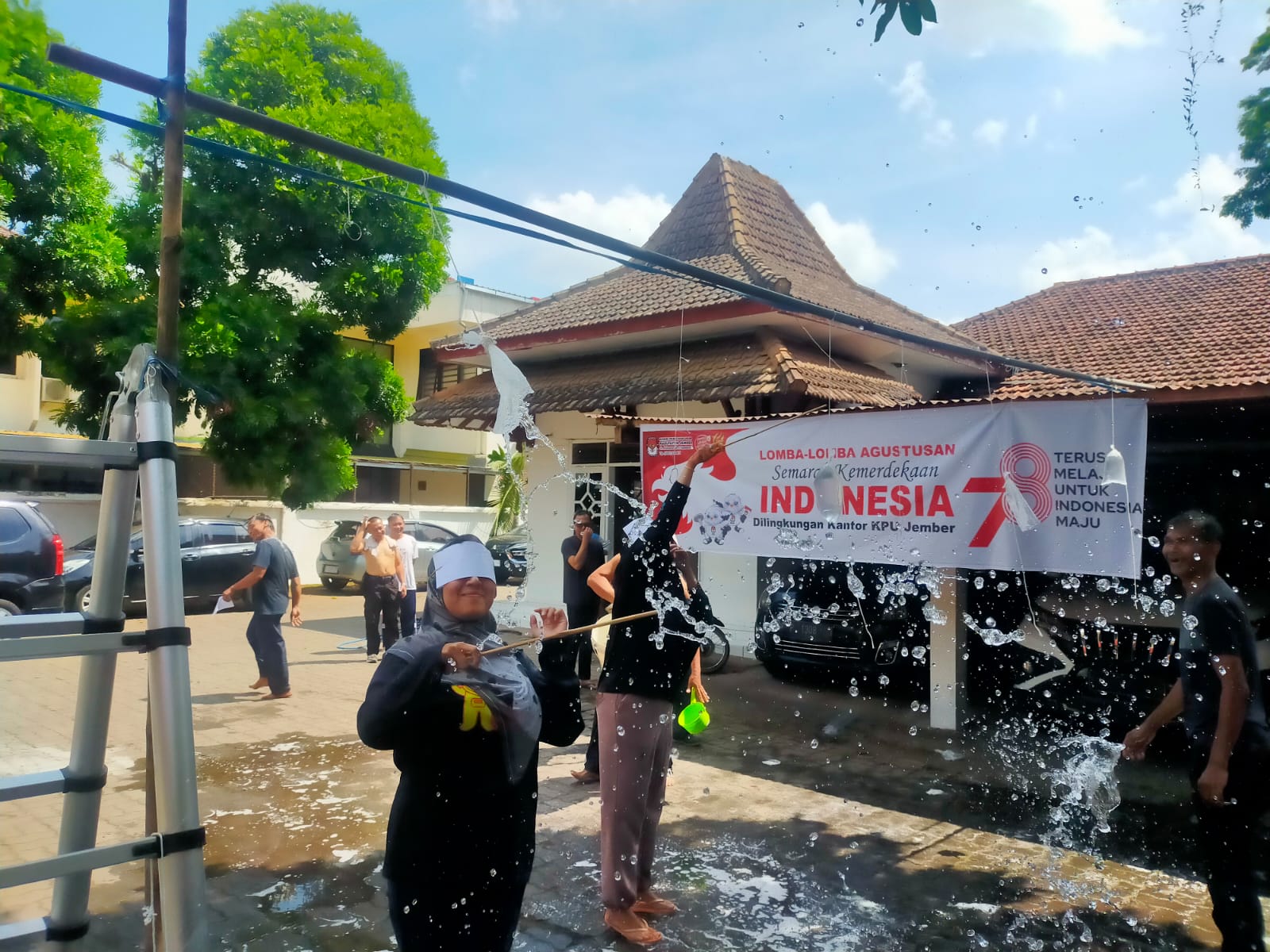 SEMARAKKAN KEMERDEKAAN KPU JEMBER GELAR LOMBA DI SELA-SELA TAHAPAN PEMILU