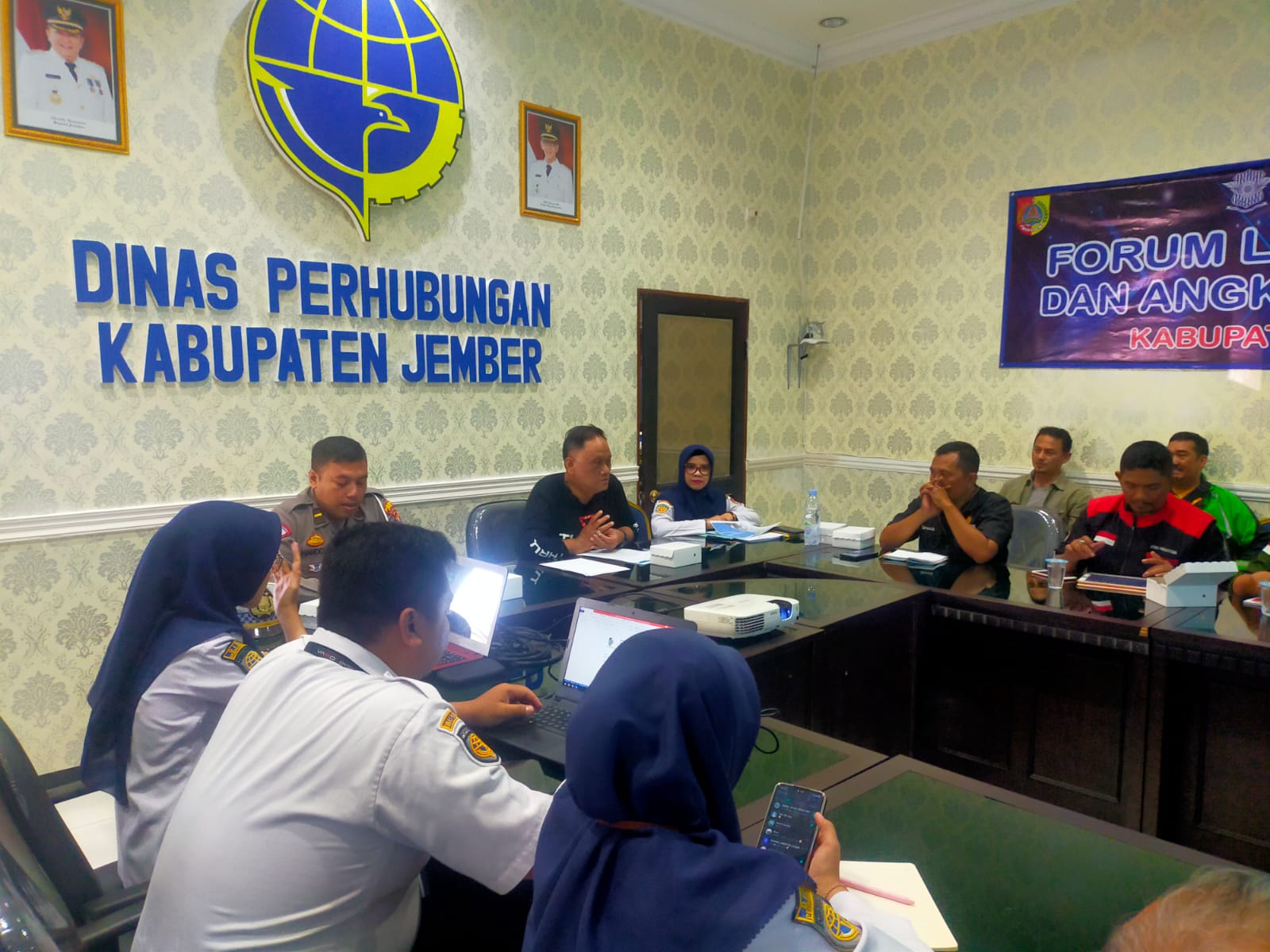 DISHUB JEMBER SOSIALISASIKAN TARIF BARU OPERATOR JASA ANGKUTAN ONLINE, INI BESARANNYA