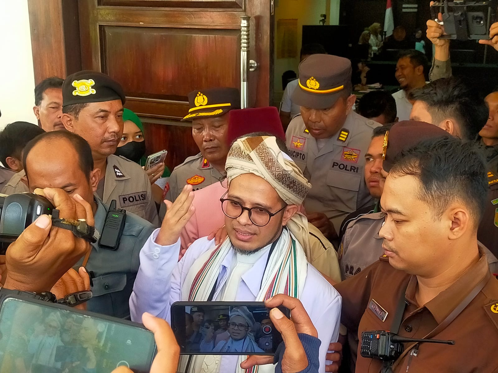 FAHIM MAWARDI TERDAKWA PENCABULAN DI PONPES AL DJALIEL 2 DIVONIS 8 TAHUN