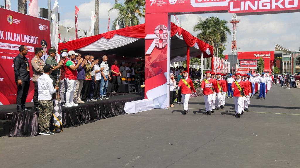 GERAK JALAN LINGKOT BENTUK NASIONALISME ANAK-ANAK JEMBER