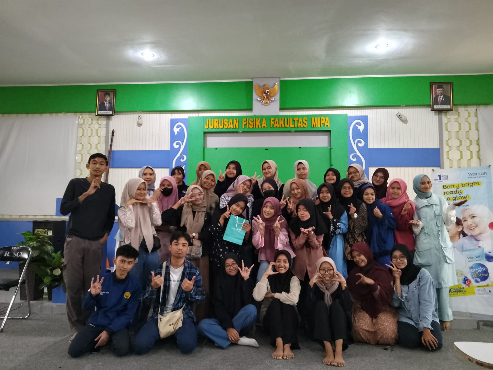 CAMPUSS ROADSHOW WARDAH COSMETICS KUNJUNGI FMIPA UNEJ