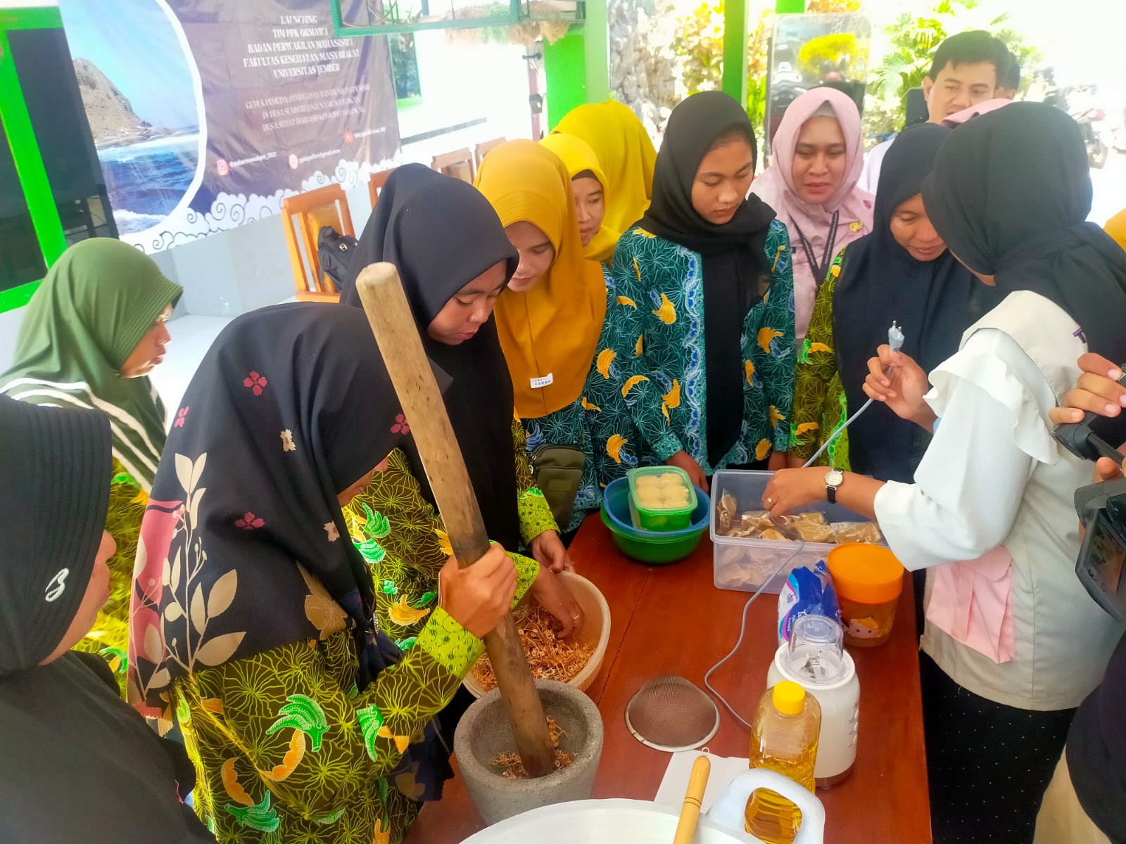 KREATIF, MAHASISWA DI JEMBER INI BANTU TEKAN STUNTING DENGAN MEMANFAATKAN TULANG IKAN