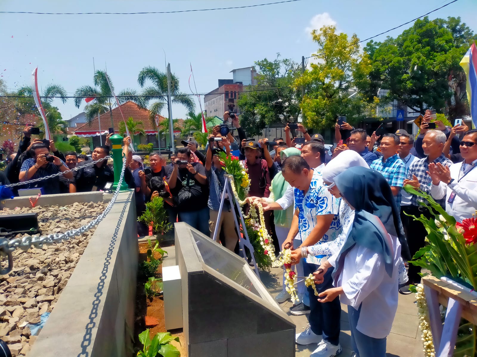 monumen-lokomotif-kai-jember-resmi-dibuka-untuk-umum