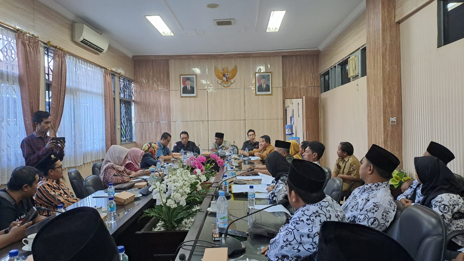 forum-guru-honorer-jember-mengadu-ke-dprd-tuntut-rekrutmen-p3k-guru-ditunda