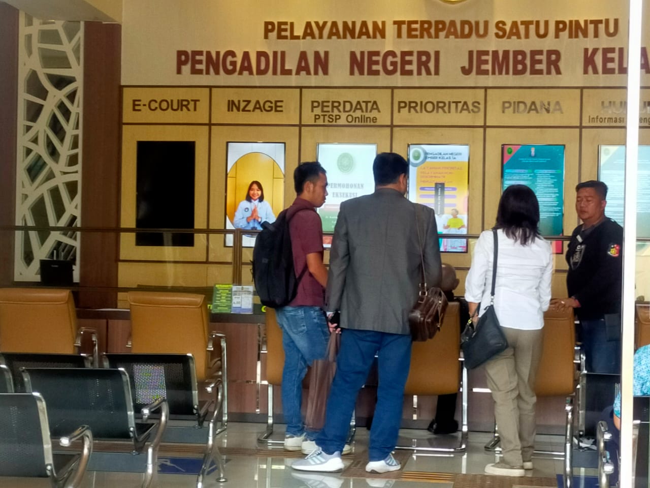 POLRES JEMBER SITA BERKAS DARI PN TERKAIT PERKARA DUGAAN PEMALSUAN BAP