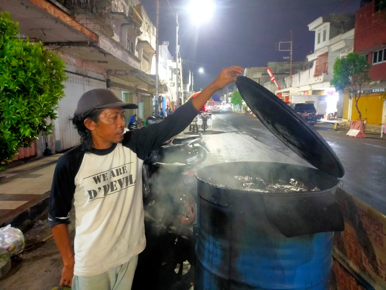 direlokasi-pkl-di-jalan-samanhudi-mengaku-sepi-pembeli