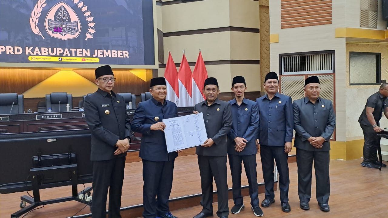 sah-raperda-pajak-dan-retribusi-daerah-disetujui-menjadi-perda