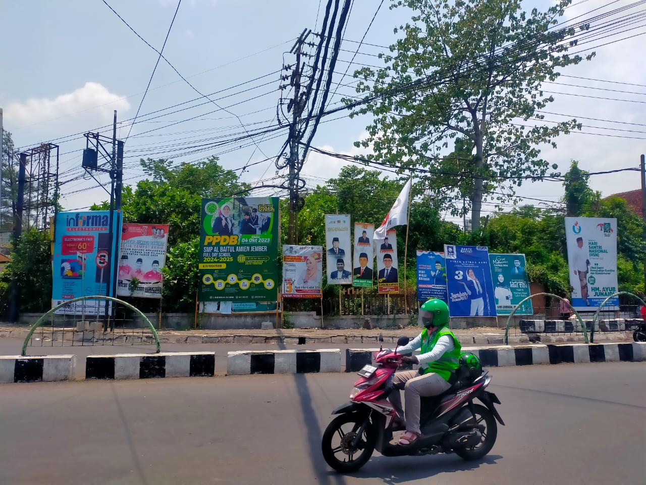 SATPOL PP INGATKAN PARTAI UNTUK TURUNKAN BALIHO SENDIRI, JIKA TIDAK HAL INI YANG AKAN DILAKUKAN