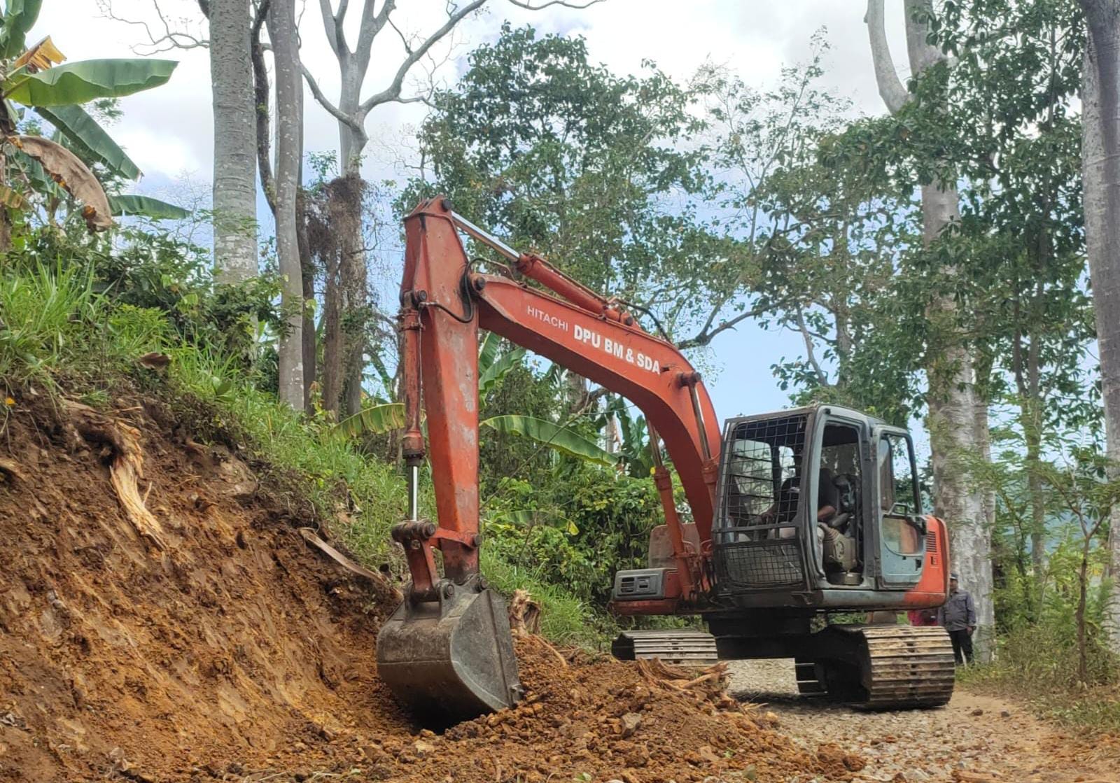 jalan-menuju-bandealit-akan-segera-terang-benderang-dan-lebar