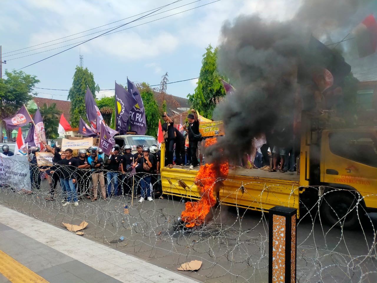 UMK JEMBER TAHUN 2024 DIUSULKAN NAIK 4,4 PERSEN ATAU SEBESAR Rp112.000