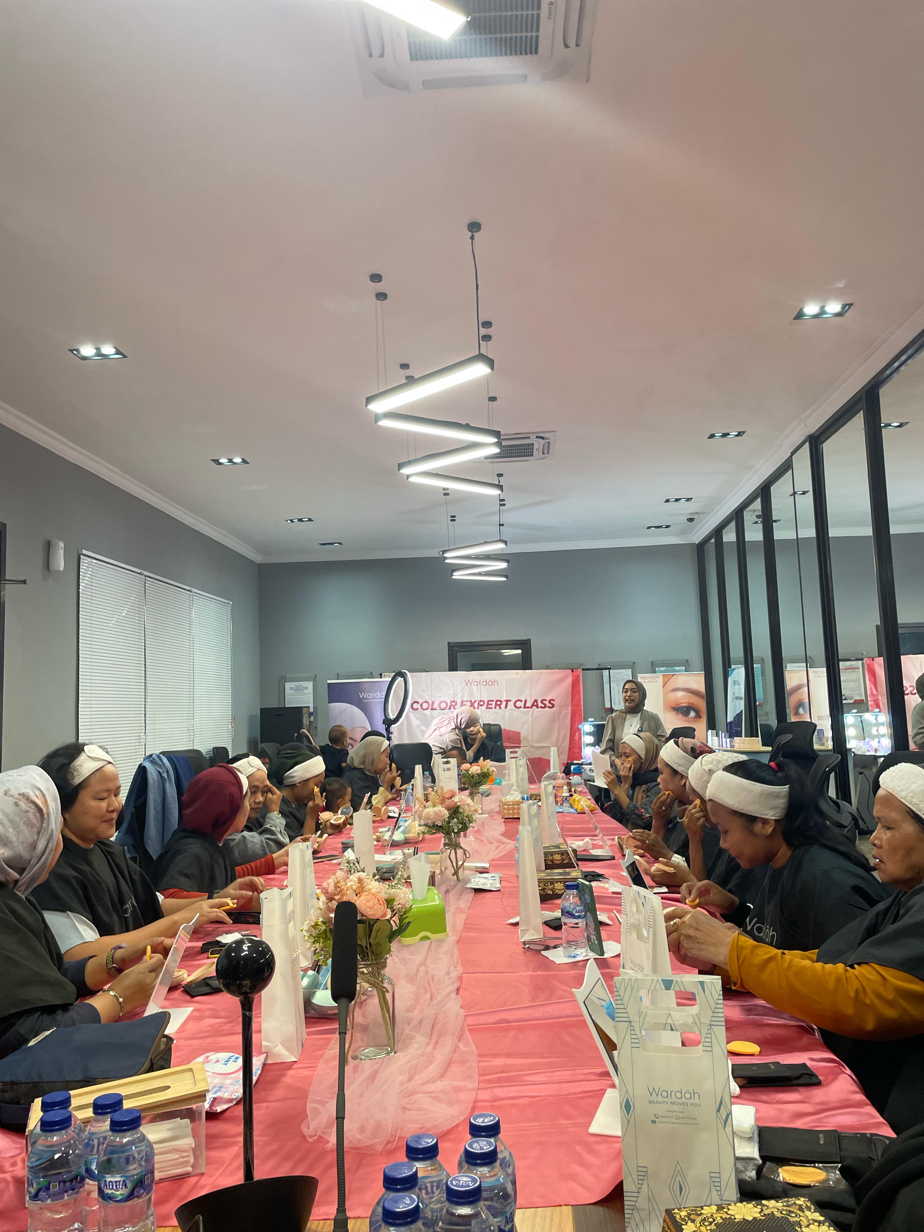 COLOR EXPERT CLASS BY WARDAH COSMETICS JEMBER KEMBALI HADIR DI 2024