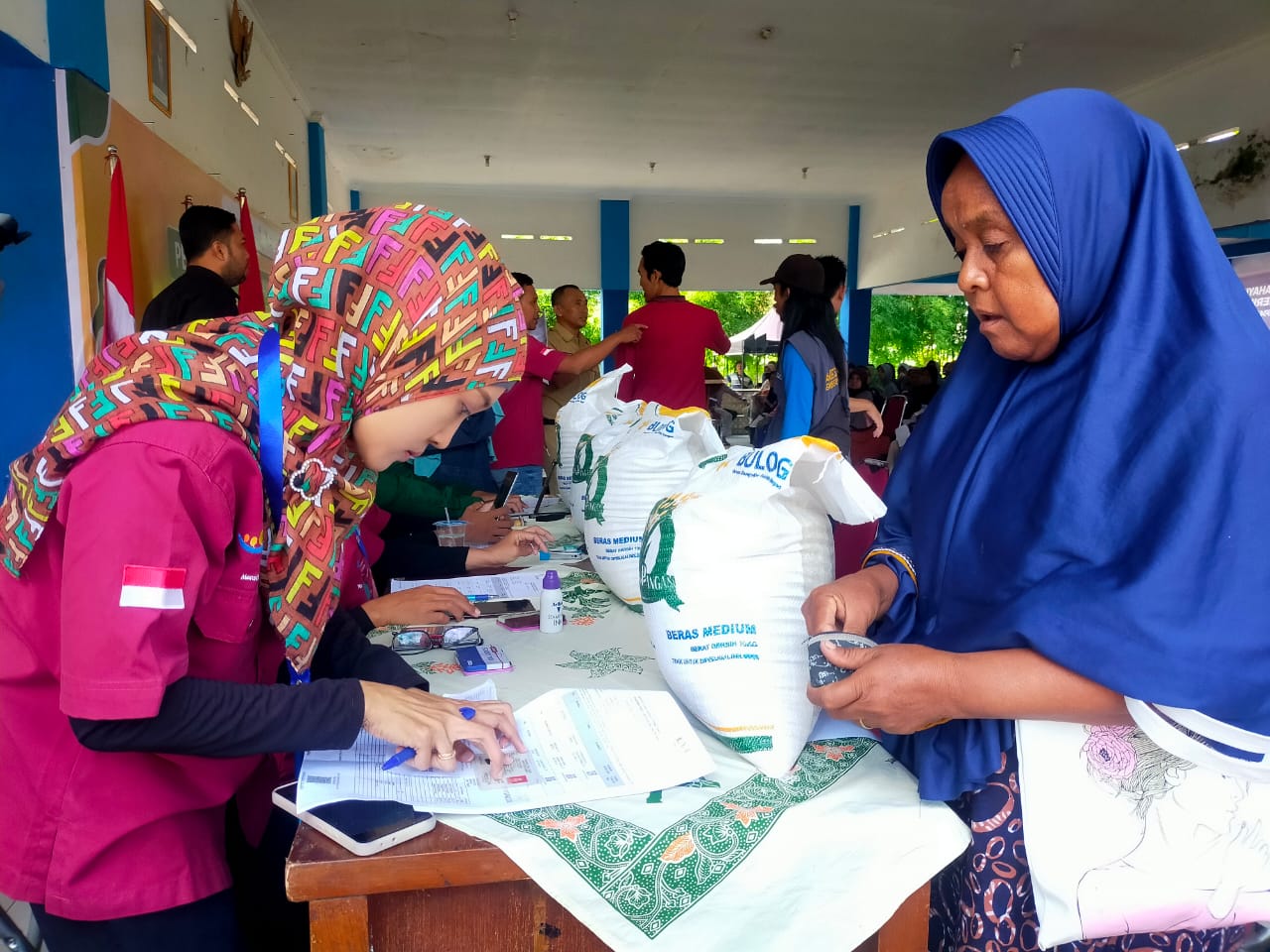 SALURKAN BERAS PEMERINTAH, BUPATI: JANGAN DIJUAL TAPI SEDEKAHKAN SEBAGIAN