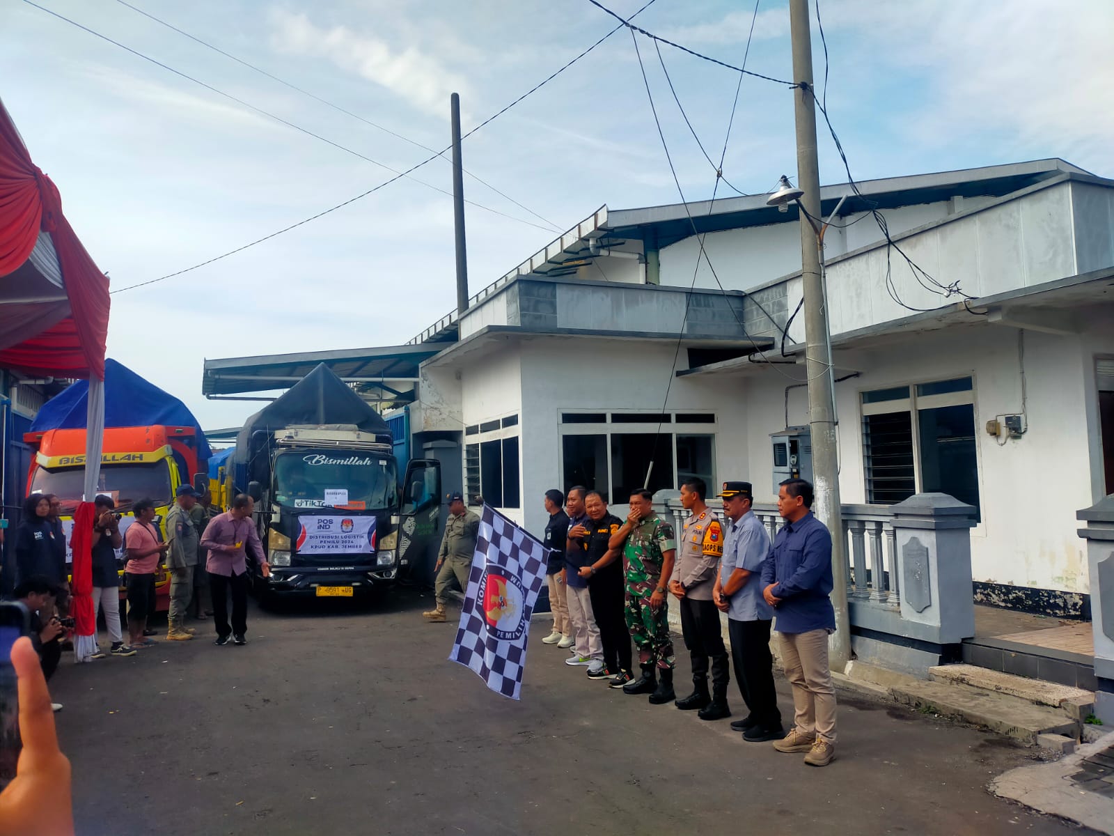 DISTRIBUSI LOGISTIK PEMILU TAHAP AKHIR, KPU JEMBER KIRIM HAMPIR 3.000 KOTAK SUARA