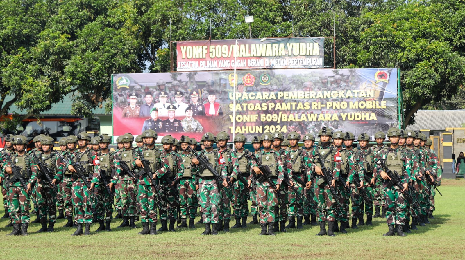 TUNANGAN AYU TING TING LETTU INFANTERI MUHAMMAD FARDHANA BERTUGAS KE PAPUA, KEBERANGKATAN DILEPAS BUPATI JEMBER