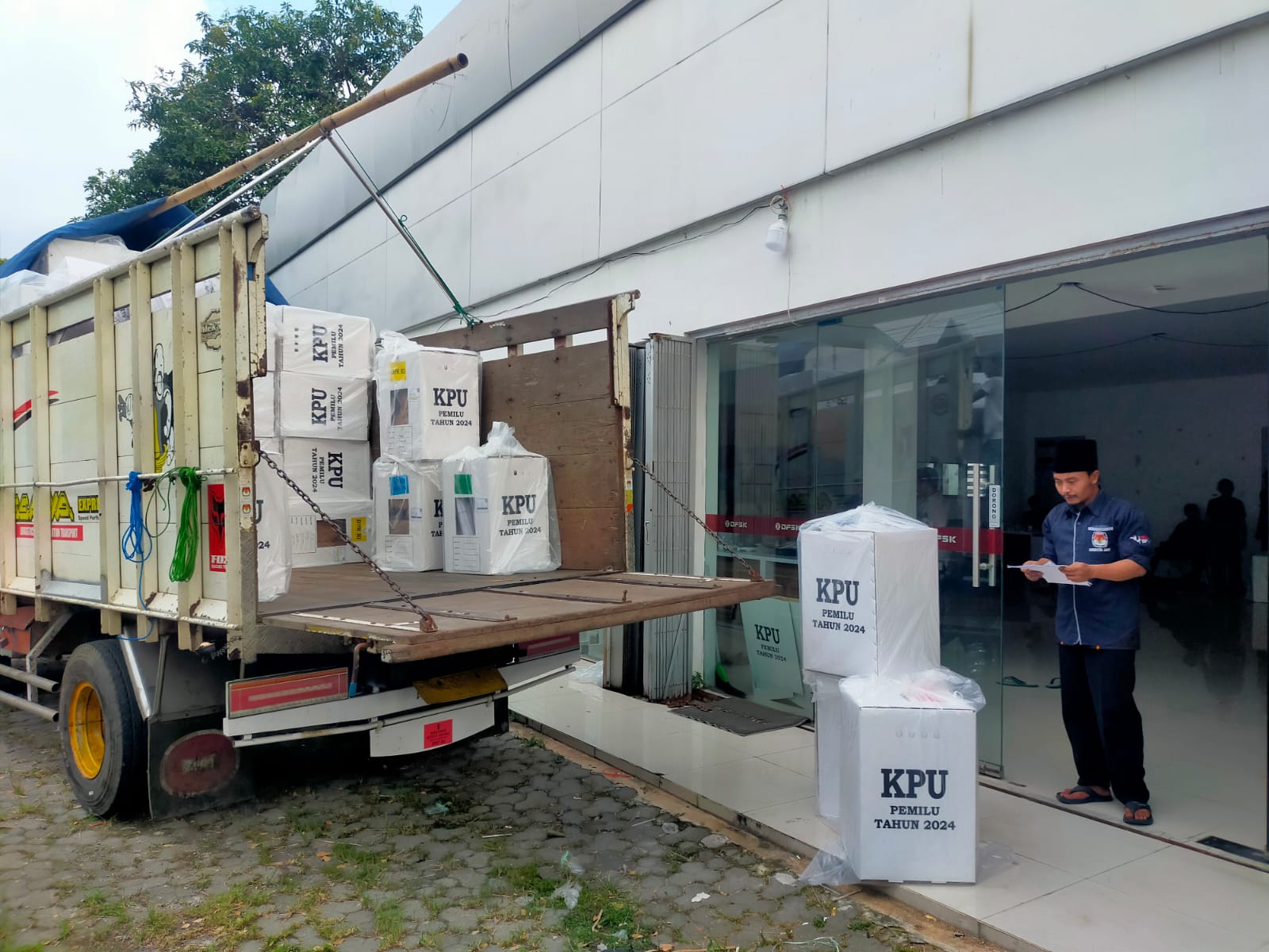 UPLOAD DATA SIREKAP TPS HARUS SUDAH TERUNGGAH SEBELUM REKAP KECAMATAN 