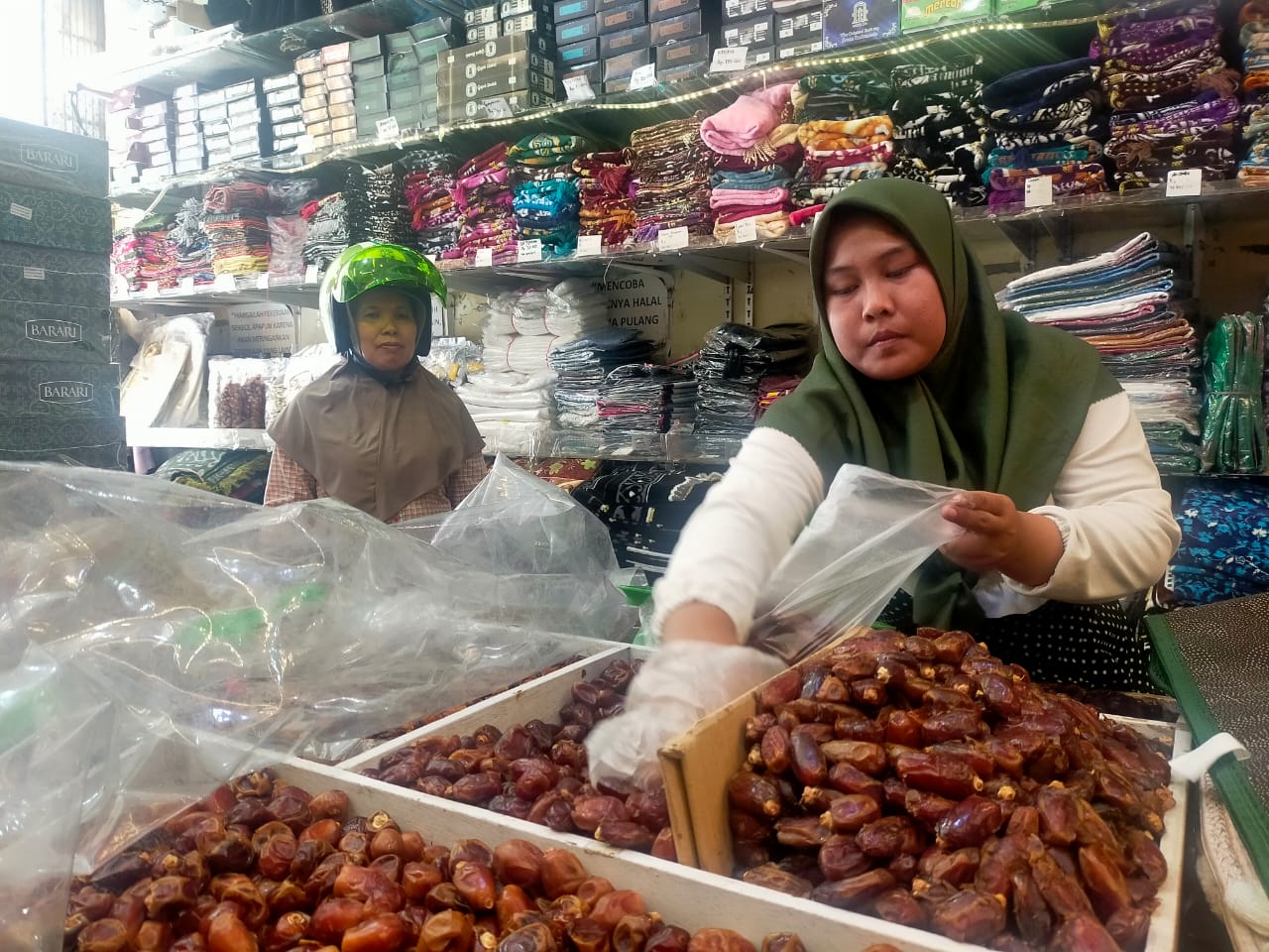 JELANG RAMADAN WARGA JEMBER MULAI BERBURU KURMA, JENIS KURMA MESIR PALING DIMINATI