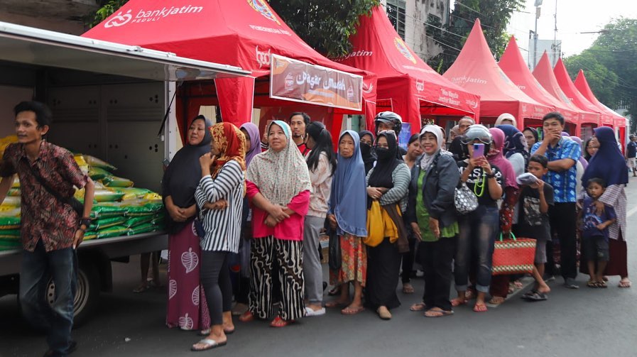 DI PASAR RAMADAN JEMBER, BISA NGABUBURIT BERBURU TAKJIL DAN SEMBAKO MURAH