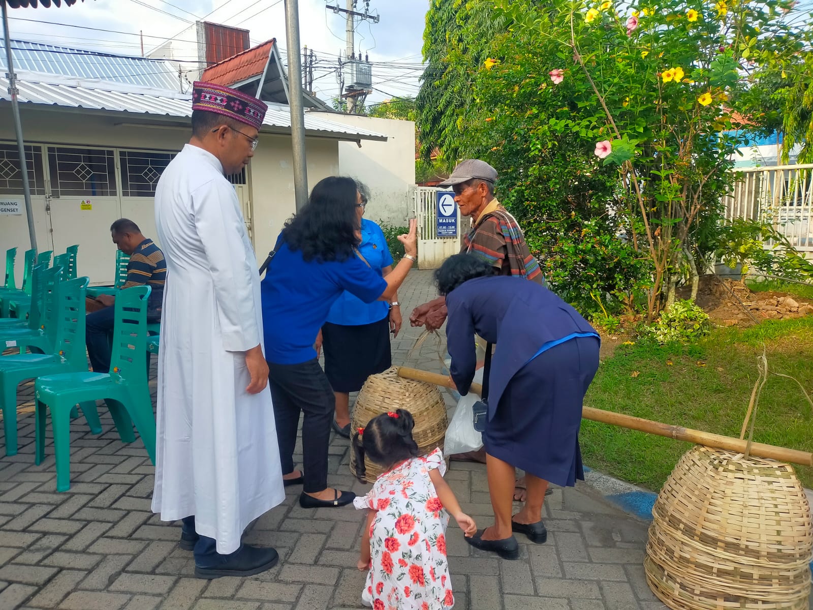 WUJUD TOLERANSI UMAT BERAGAMA, DI JEMBER WARSIH JUAL NASI Rp3.000 UNTUK BERBUKA PUASA