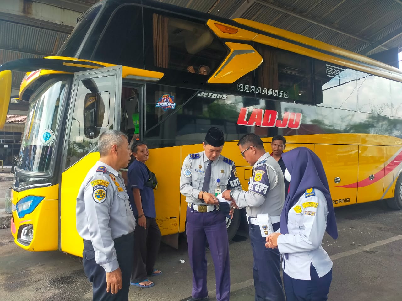 KESIAPAN ANGKUTAN LEBARAN, RAM CHECK BUS DI TERMINAL TAWANG ALUN JEMBER DILAKULAN LEBIH INTENS