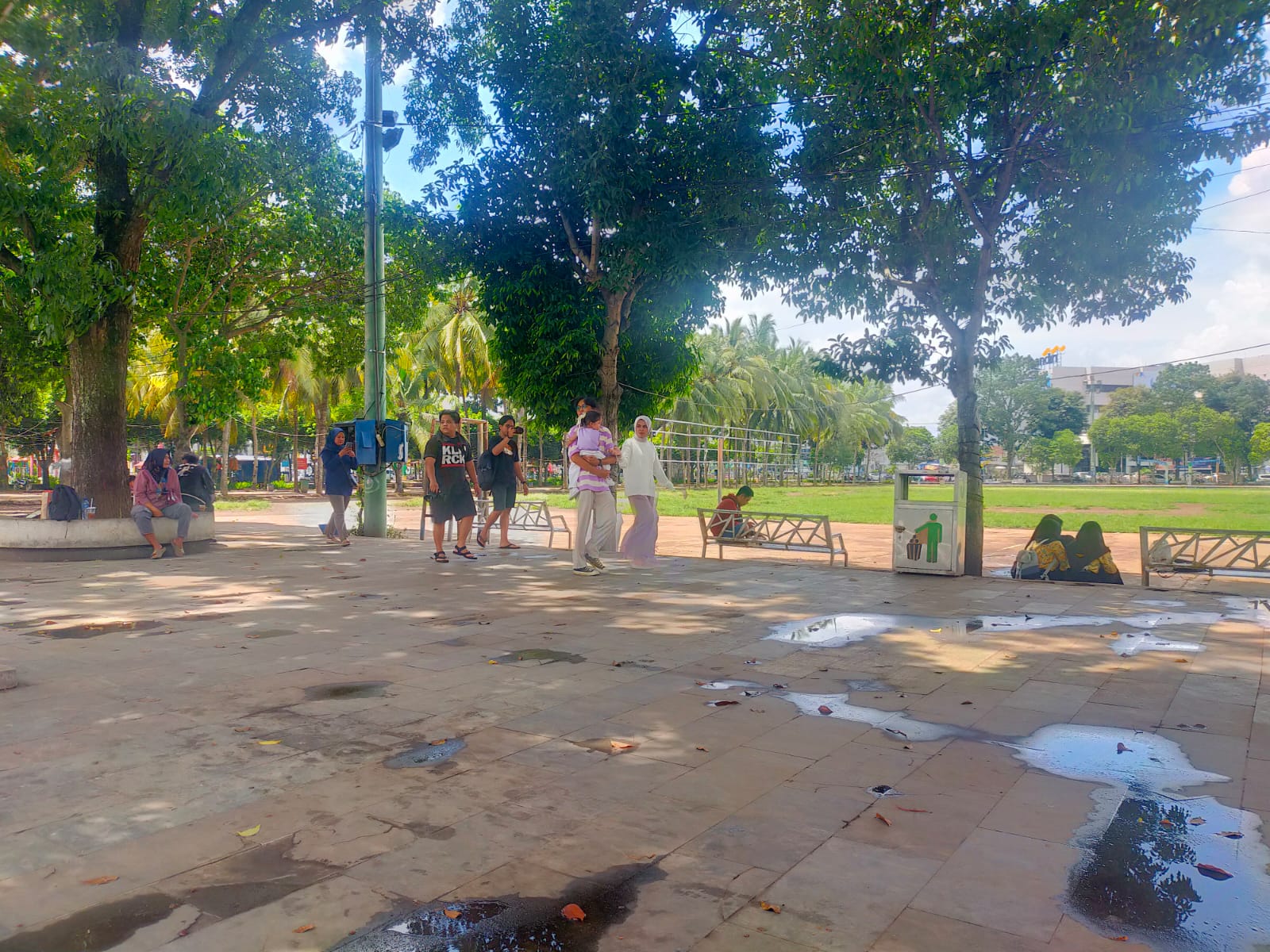 CATATAN DEWAN UNTUK RENCANA PEMUGARAN ALUN-ALUN JEMBER