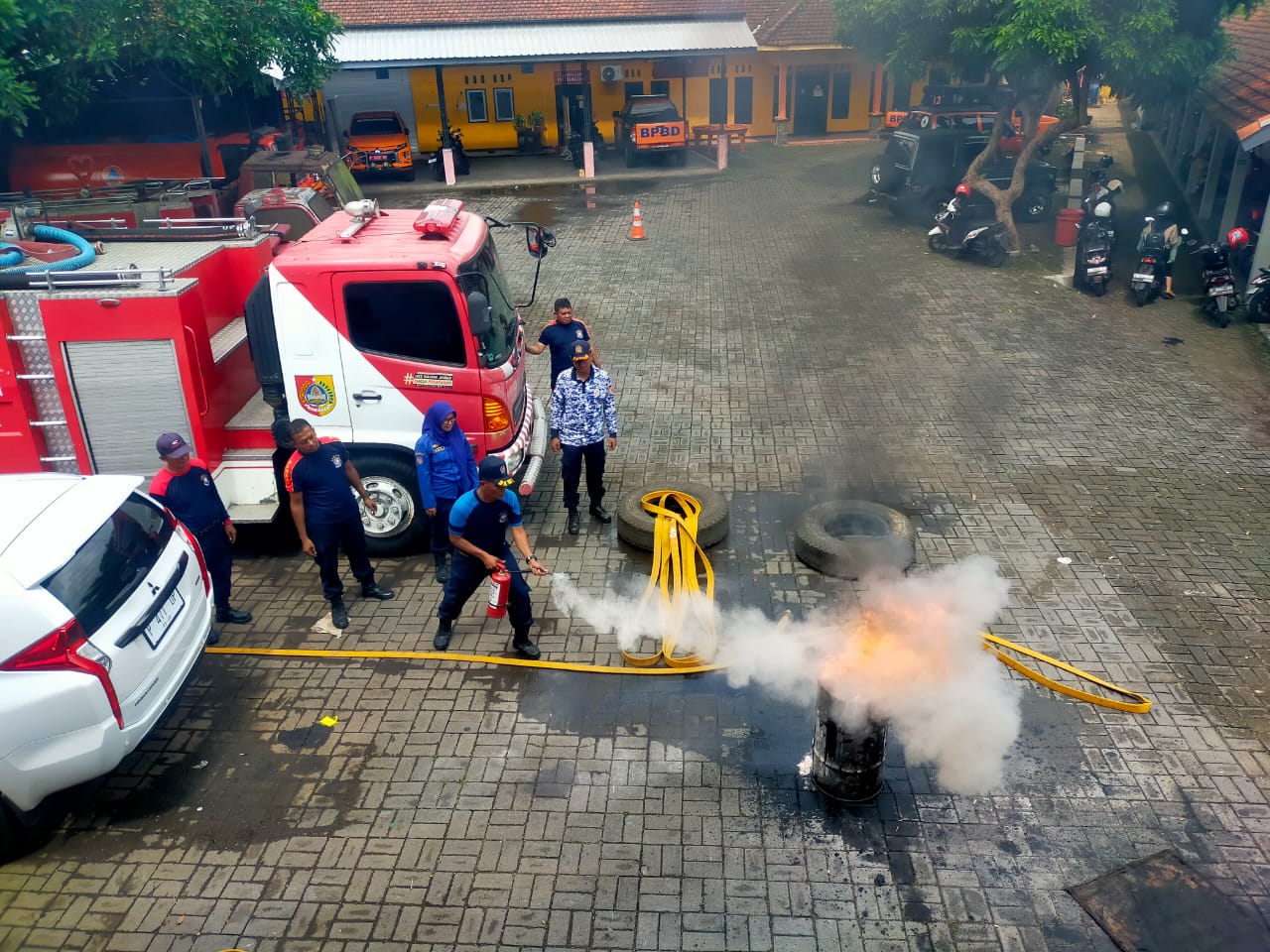 rekruitmen-baru-petugas-damkar-jember-mendapat-pelatihan-ketat-fisik-dan-mental