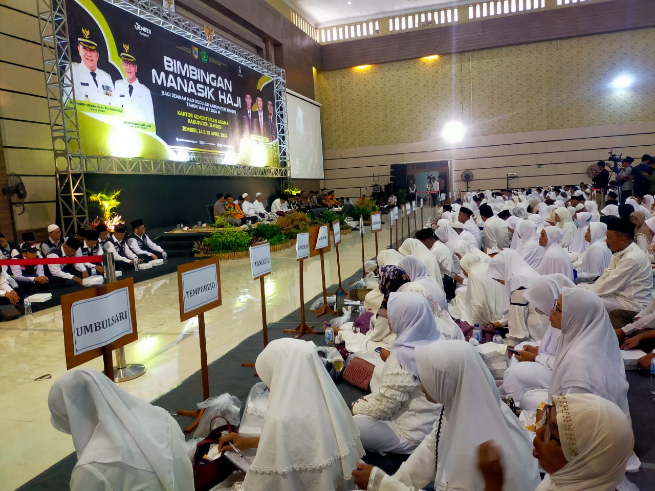 SEPARUH CJH JEMBER BERUSIA LANJUT, INI PESAN BUPATI