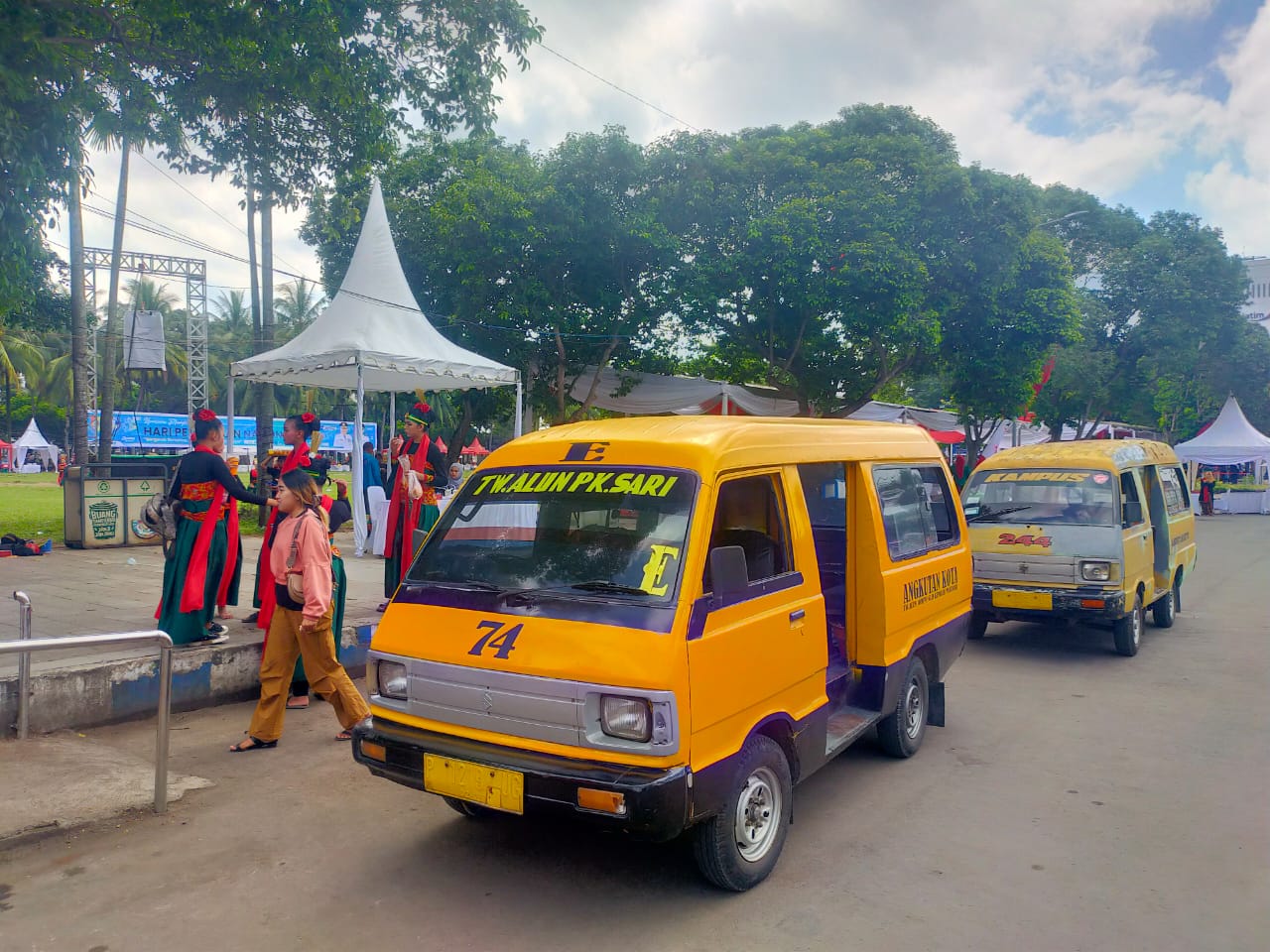 PERINGATAN HARDIKNAS, PEMKAB JEMBER BERIKAN ANGKUTAN GRATIS BAGI PELAJAR