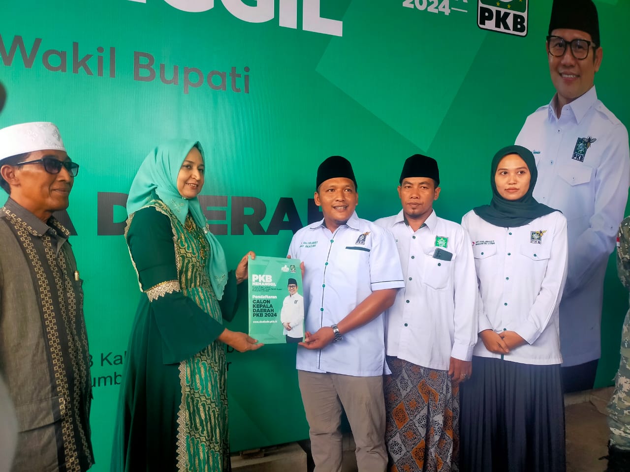 berharap-rekomendasi-pkb-faida-diarak-ambulance-janjikan-layanan-gratis