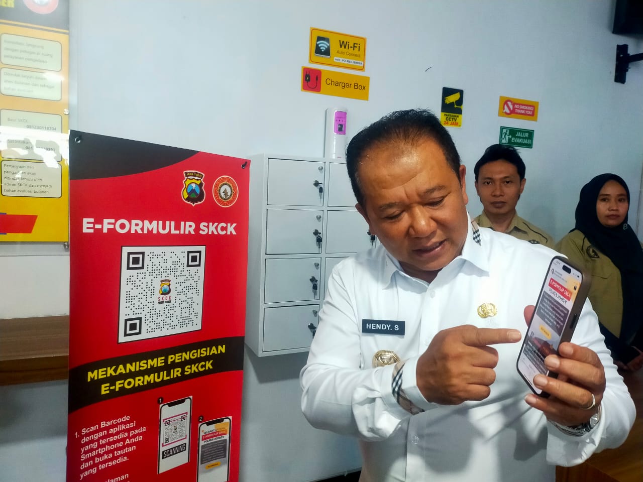 urus-skck-kini-dilakukan-di-komplek-satlantas-jember-canggih-dengan-scan-barcode