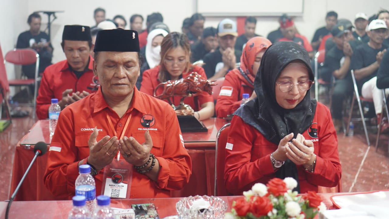 TIGA BACALON BUPATI-WAKIL BUPATI KEMBALIKAN BERKAS PENDAFTARAN, PDI-P BERIKAN PERLAKUAN SETARA