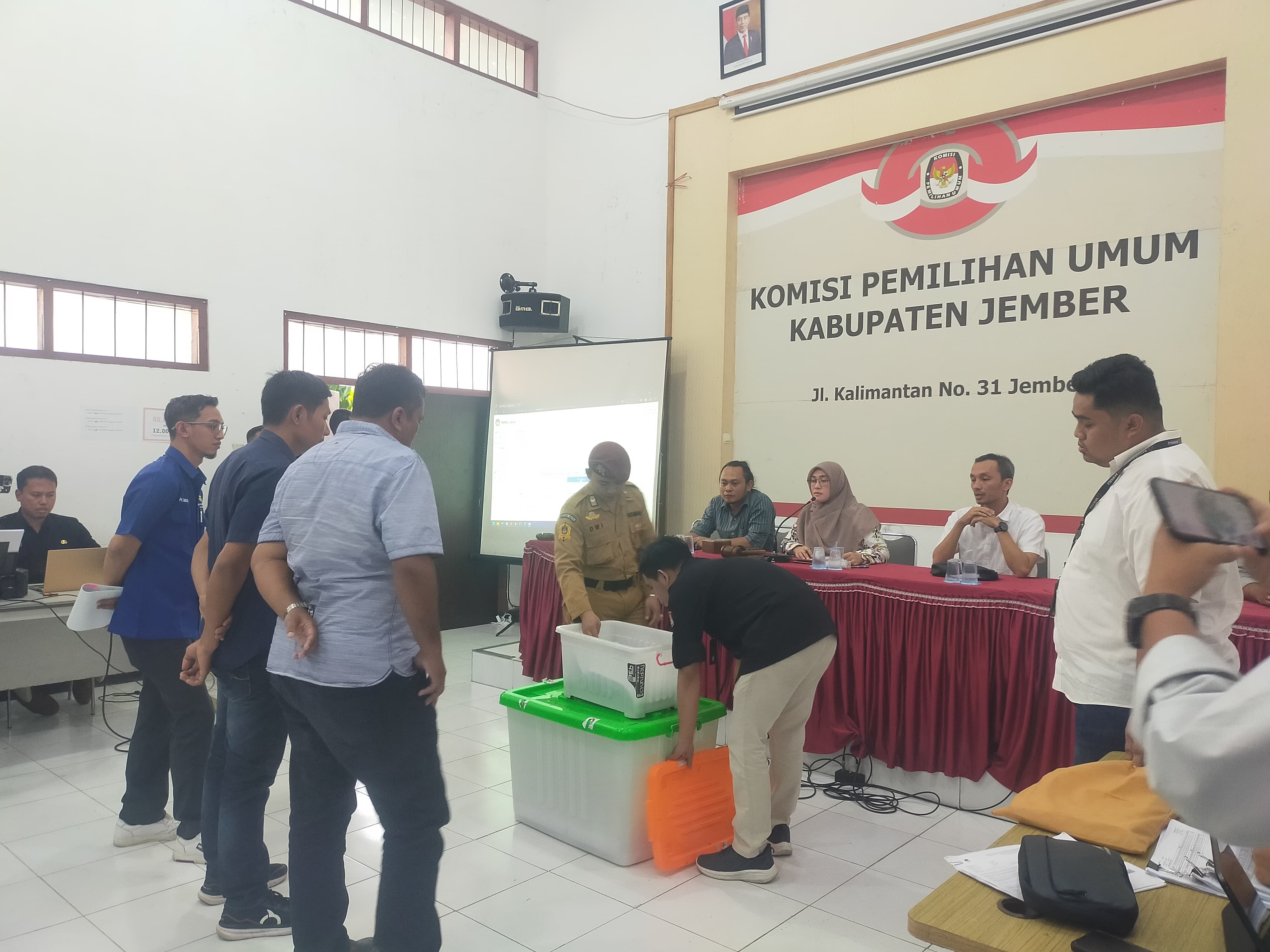 WALK OUT SAAT REKAPITULASI ULANG, DEMOKRAT JUGA ANCAM LAPOR POLISI