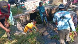 KESADARAN MASYARAKAT KOTA RENDAH, SALURAN AIR DIJADIKAN TEMPAT SAMPAH