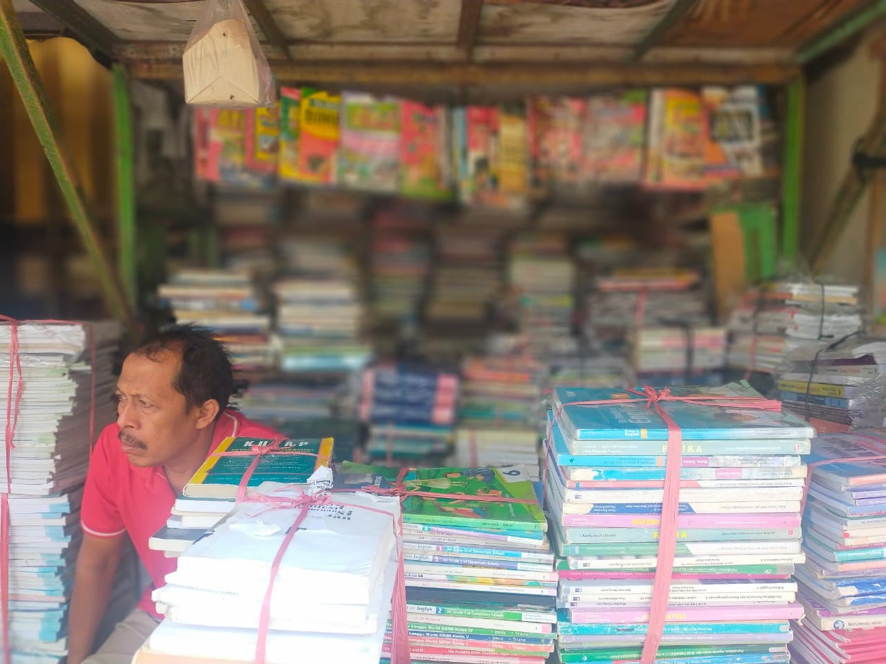 PEDAGANG BUKU LOAK DI JEMBER SEMAKIN SEPI PEMINAT 