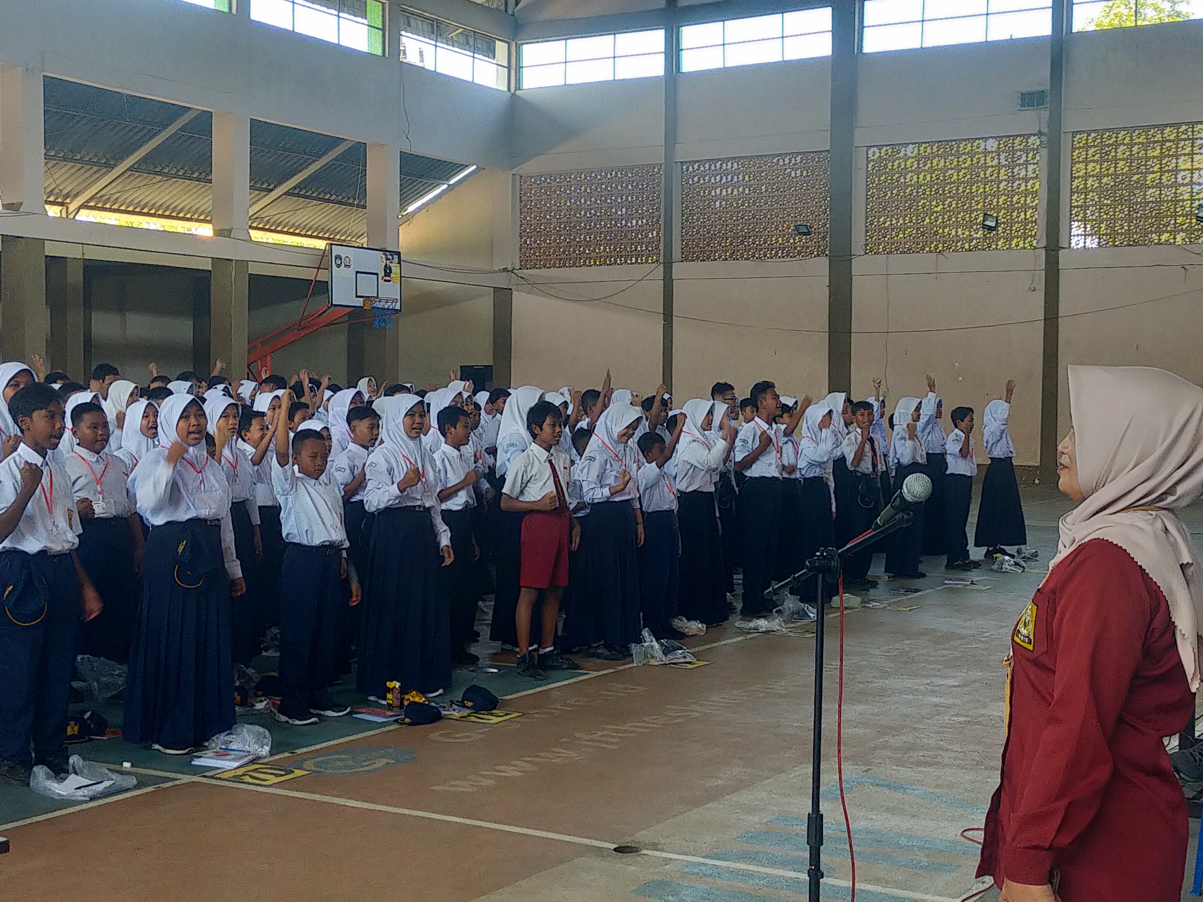 MPLS, SISWA DIORIENTASIKAN MEMILIKI KARAKTER DAN ADAB YANG BAIK DI LINGKUNGAN SEKOLAH