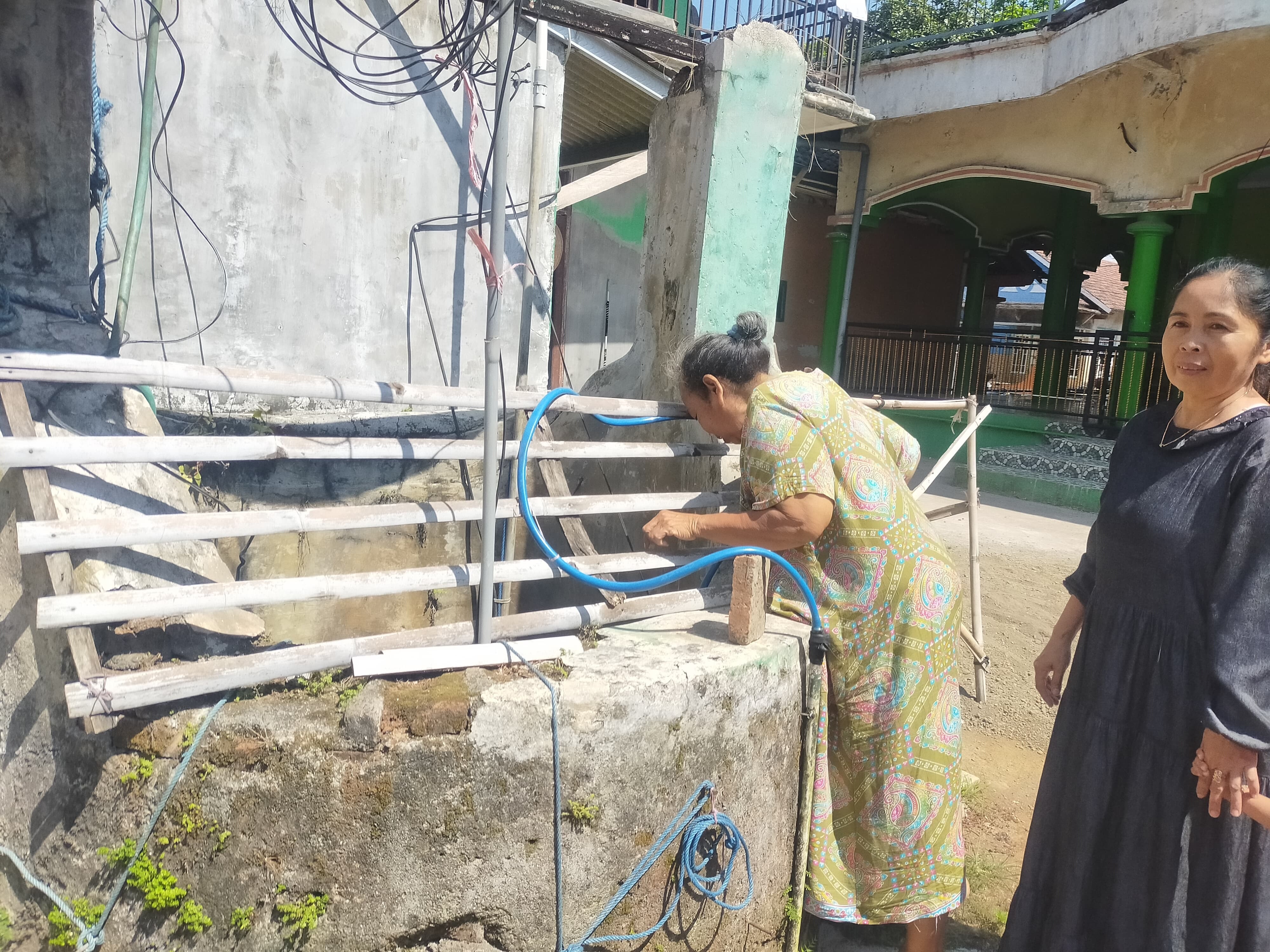 SUMUR WARGA DI PATRANG MULAI MENGERING, BERHARAP BANTUAN AIR BERSIH