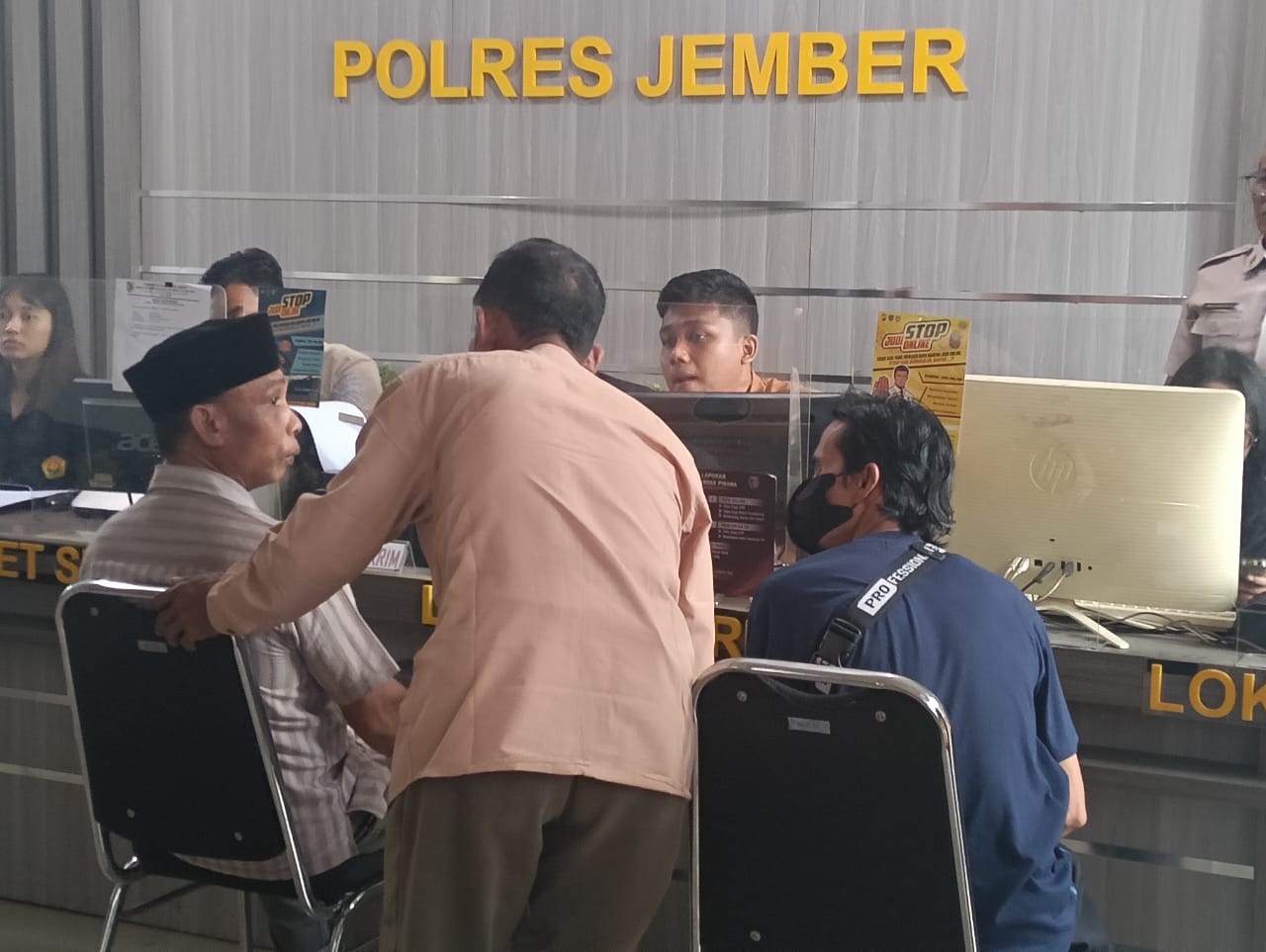 DUA PETANI KOPI DI BANGSALSARI DIKEROYOK PENJAGA KEBUN, POLISI DALAMI DUGAAN 20 PELAKU